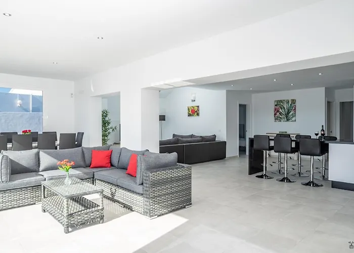 Rossa - Now - Lh215 By Now Ltd Vila *