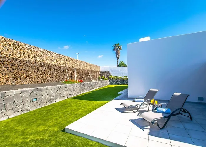 Rossa - Now - Lh215 By Now Ltd * Playa Blanca (Lanzarote)